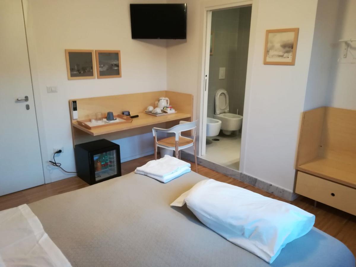 Le Stanze Di Piazza Dei Martiri Bed and Breakfast Napoli Eksteriør billede